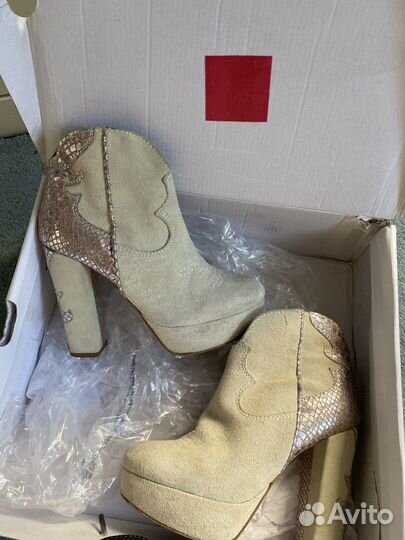 Винтажные сапоги в ковбойском стиле