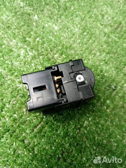 Кнопка обогрева сиденья задняя левая Volkswagen