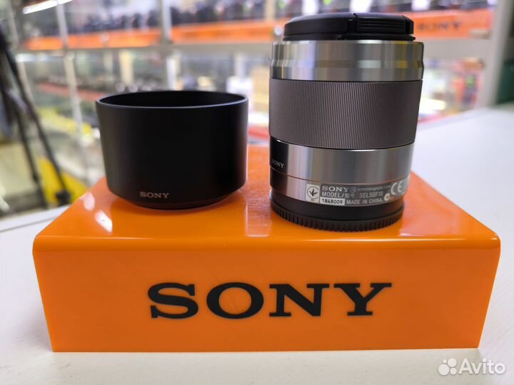 Sony E 50mm 1.8 OSS витрина S№1848009 Silver