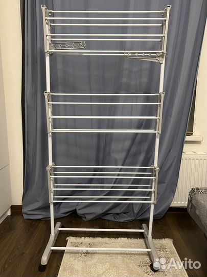 Вешалка напольная на колесах