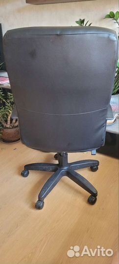 Офисное кресло руководителя бу кожаное