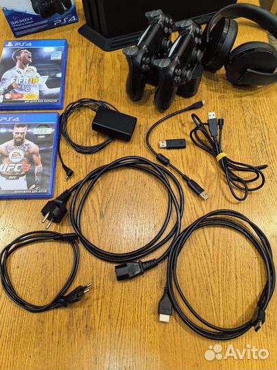 Комплект Ps4 pro в идеальном состоянии