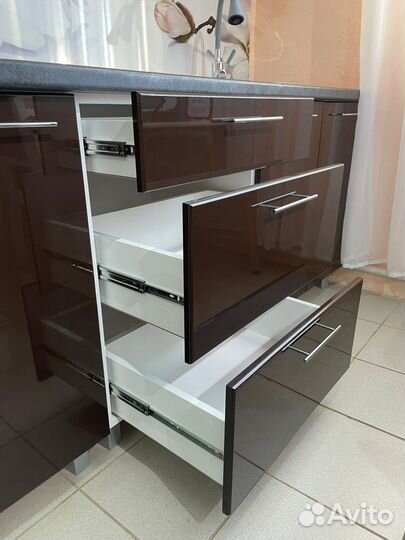 Кухонный гарнитур Бостон желтый глянец/тёмный шоко