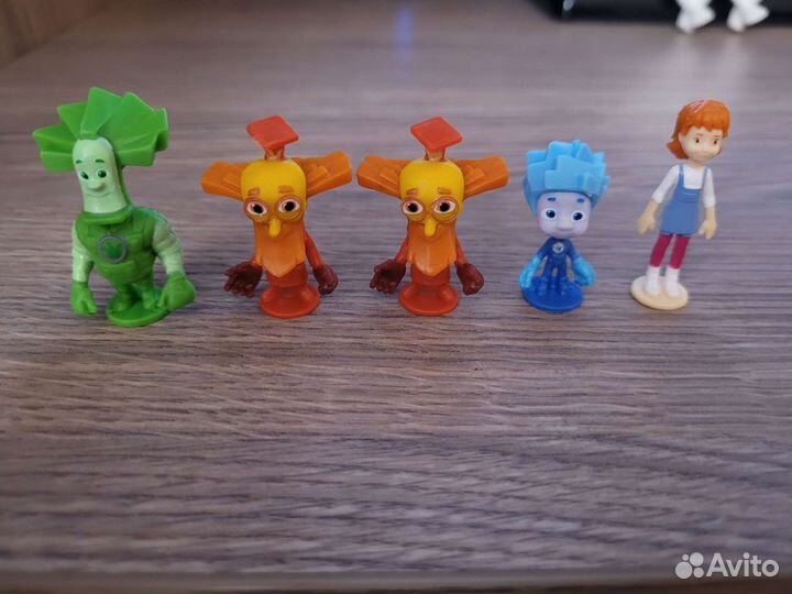 Игрушки киндер и чупа чупс Свинка,Фиксики,Мишки