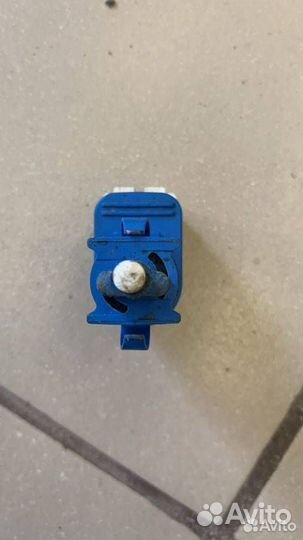 Датчик стоп-сигнала Land Rover Discovery 3 2006