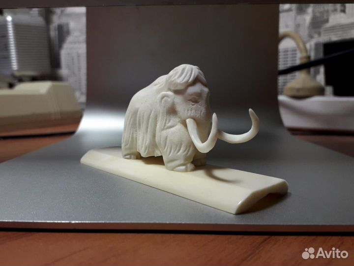 Мамонтенок из лосиного рога