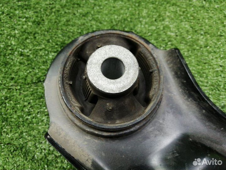 Рычаг подвески задний правый Toyota Corolla ZRE210