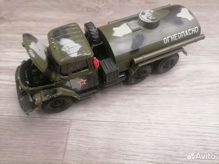 Коллекционная машинка бензовоз