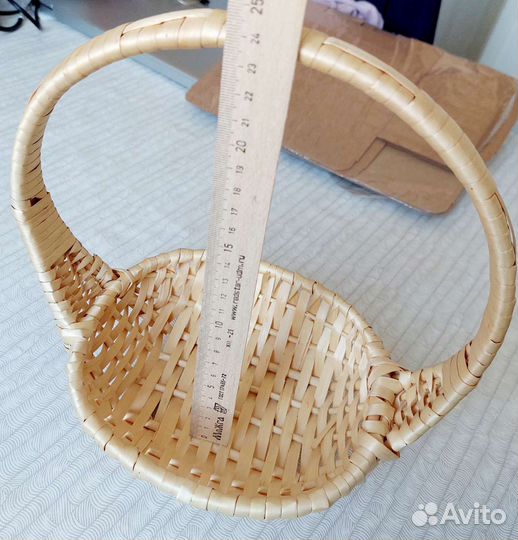 Корзинка из природного материала для подарков