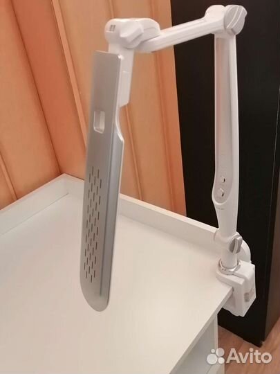 Тумба и лампа