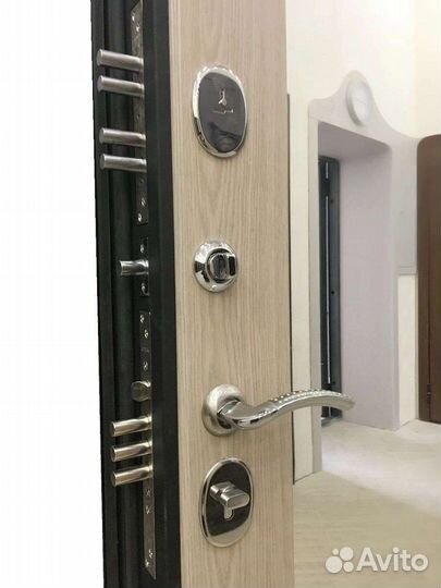 Двери входные с зеркалом от производителя