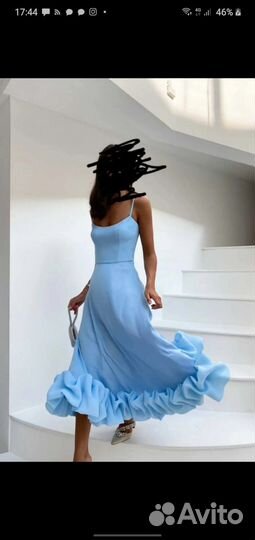 Голубое платье