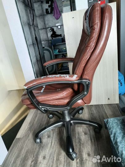 Кресло руководителя Бюрократ CH-868N