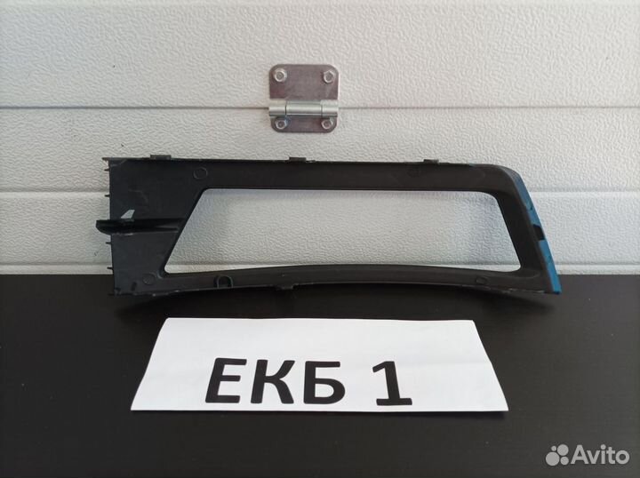 Окантовка птф левая Skoda Rapid 2012