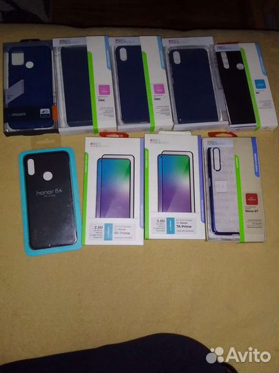 Защитные стекла и чехлы