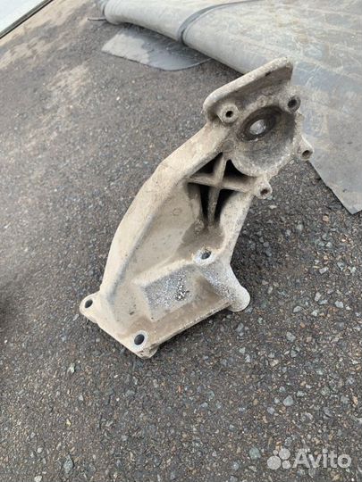 Кронштейн двигателя Bmw X6M E71 S63B44A 2009