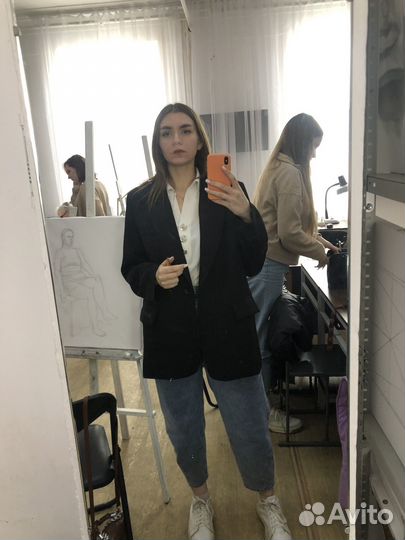 Преподаватель по рисованию