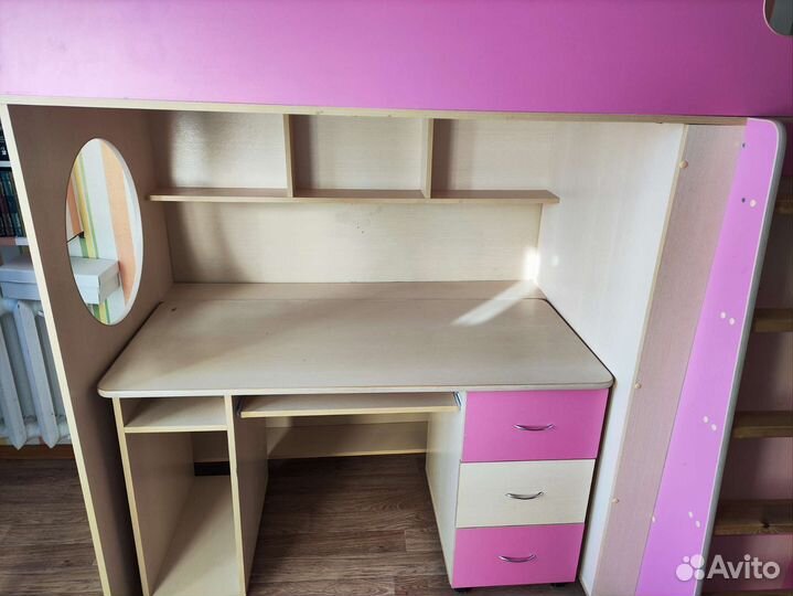 Кровать чердак со столом бу