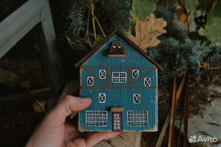 Домик из дерева интерьерный