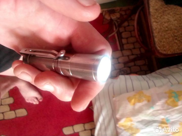 Фонарик металлический на пальчиковой батарейки