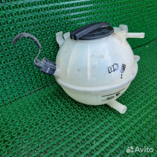 Бачок расширительный Volkswagen Tiguan 5N1 2008