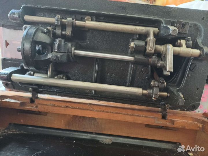 Швейная машина Minerva