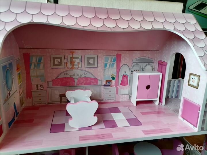 Кукольный домик с мебелью