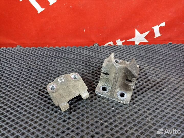 Кронштейн крыла заднего