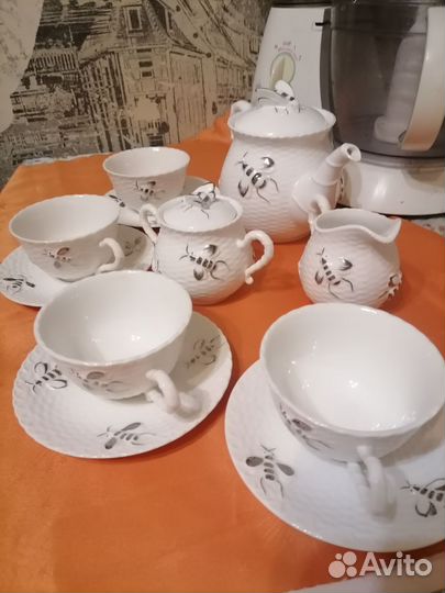 Фарфоровый чайный сервиз Пчёлка на 4 персоны