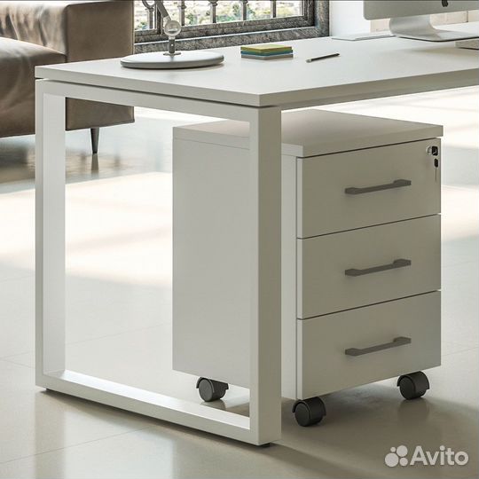 Офисные столы, тумбы