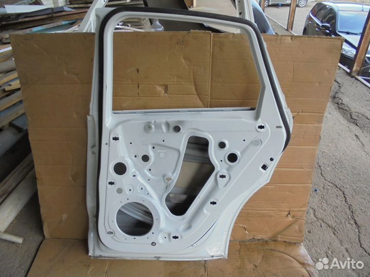 Дверь задняя правая Porsche Macan