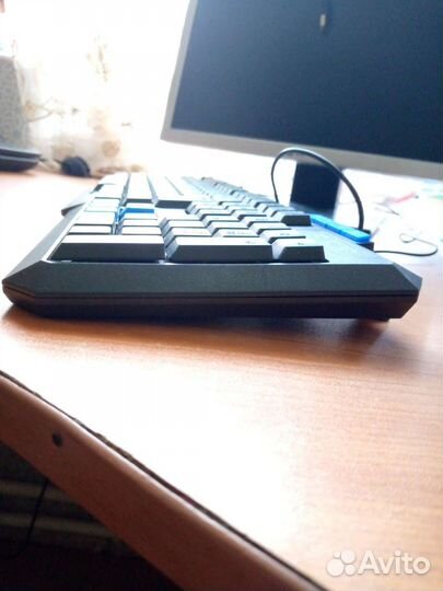 Игровая клавиатура и мышь