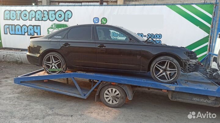 Накладка петли багажника левая Audi A6 4G59718219B