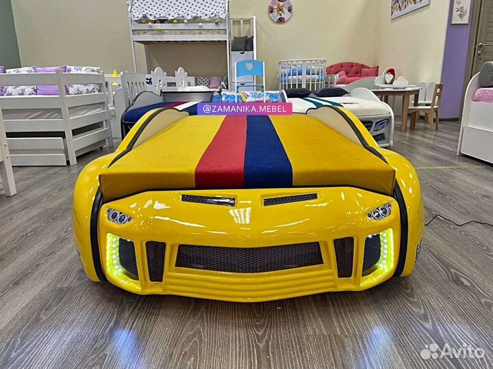 Детская кровать машина