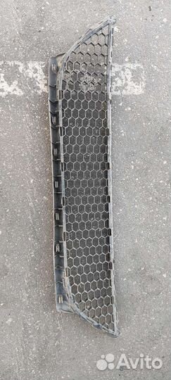 Решетка в бампер renault logan