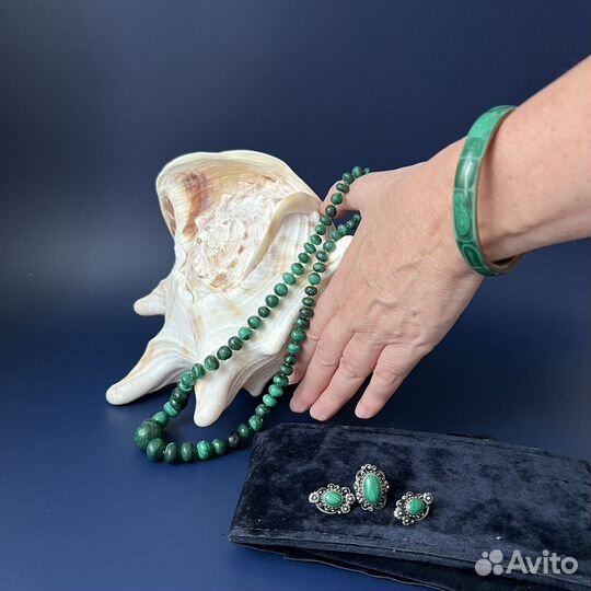 Малахит комплект серьги кольцо бусы браслет