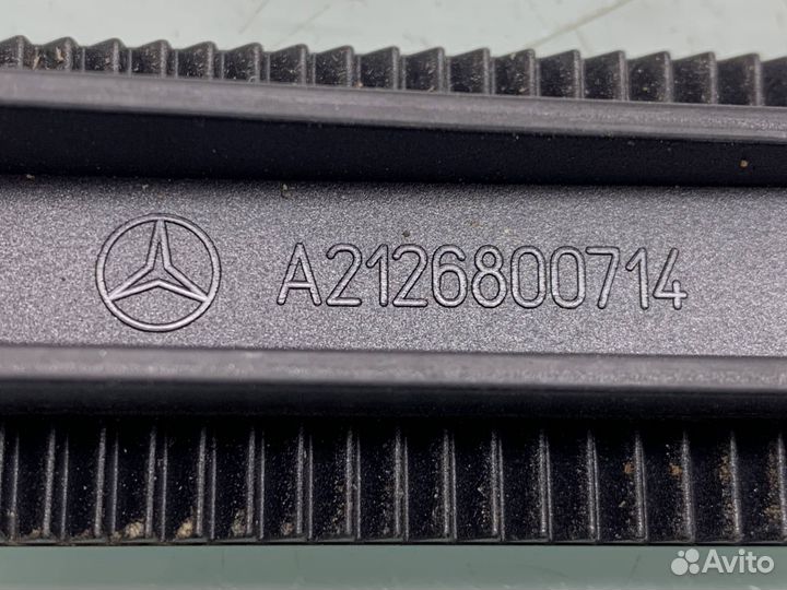 Держатель в ногах пассажира Mercedes W212