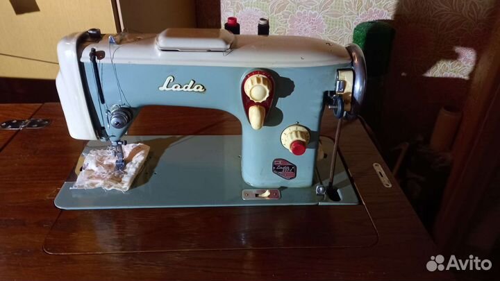 Швейная машина Лада