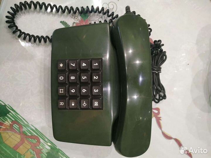 Телефон ретро