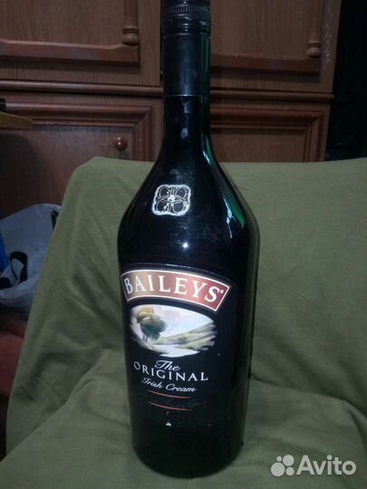 Пустые бутылки из под алкоголя