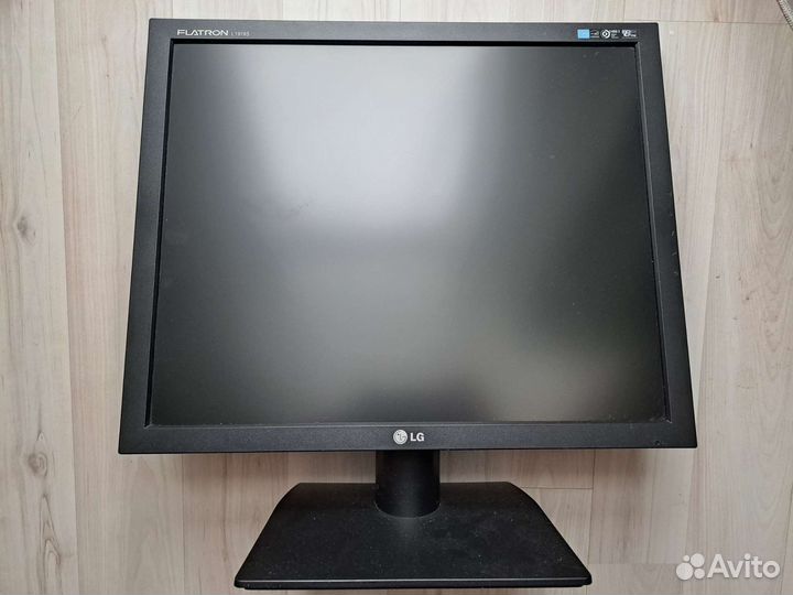 Монитор LG L1919s