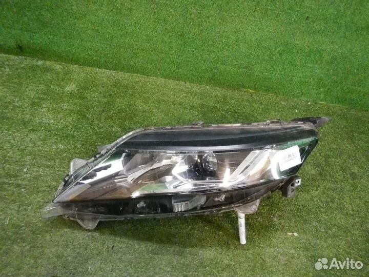 Фара левая Mitsubishi L200