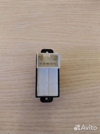 Кнопка стеклоподъёмника