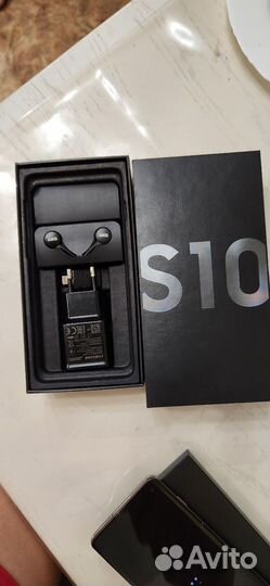 Samsung Galaxy S10, 8/128 ГБ