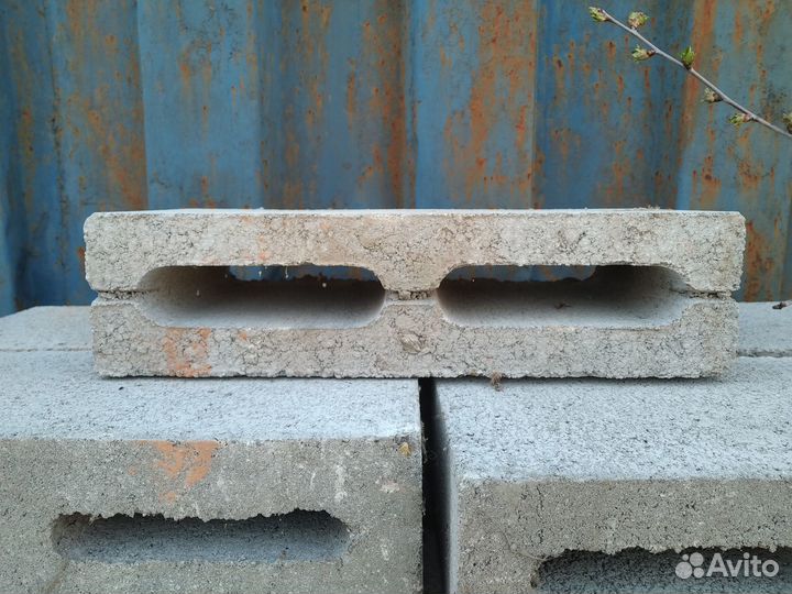 Полублок строительный