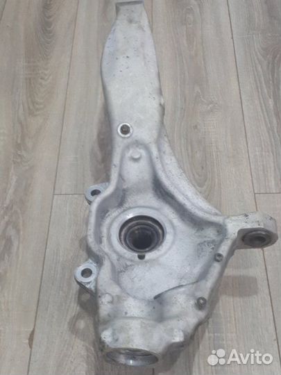 Кулак поворотный передний левый Land Rover Range