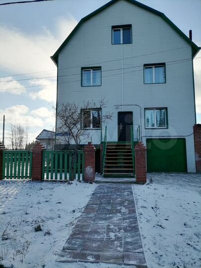 Коттедж 270 м² на участке 9 сот.