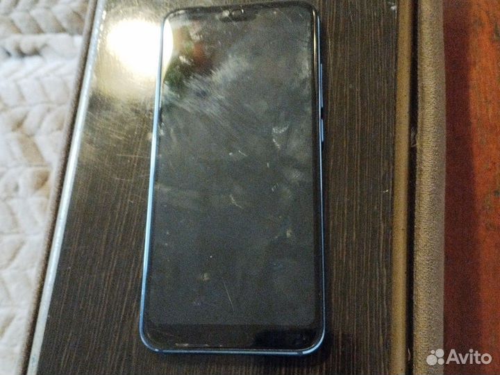 HONOR 10, 4/64 ГБ