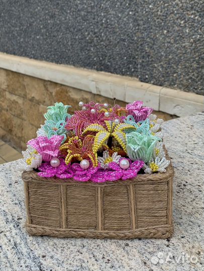 Корзина цветов из бисера
