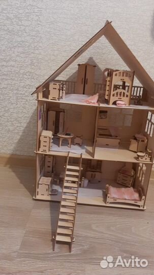 Кукольный домик с мебелью